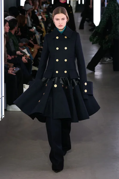 Look 16